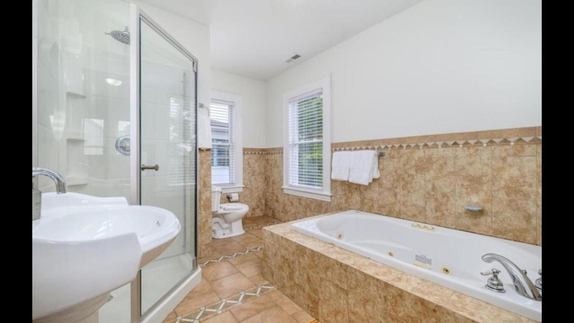 Black Rock Home - 4 Bed - Jacuzzi Bath - Beach Bridgeport Eksteriør billede